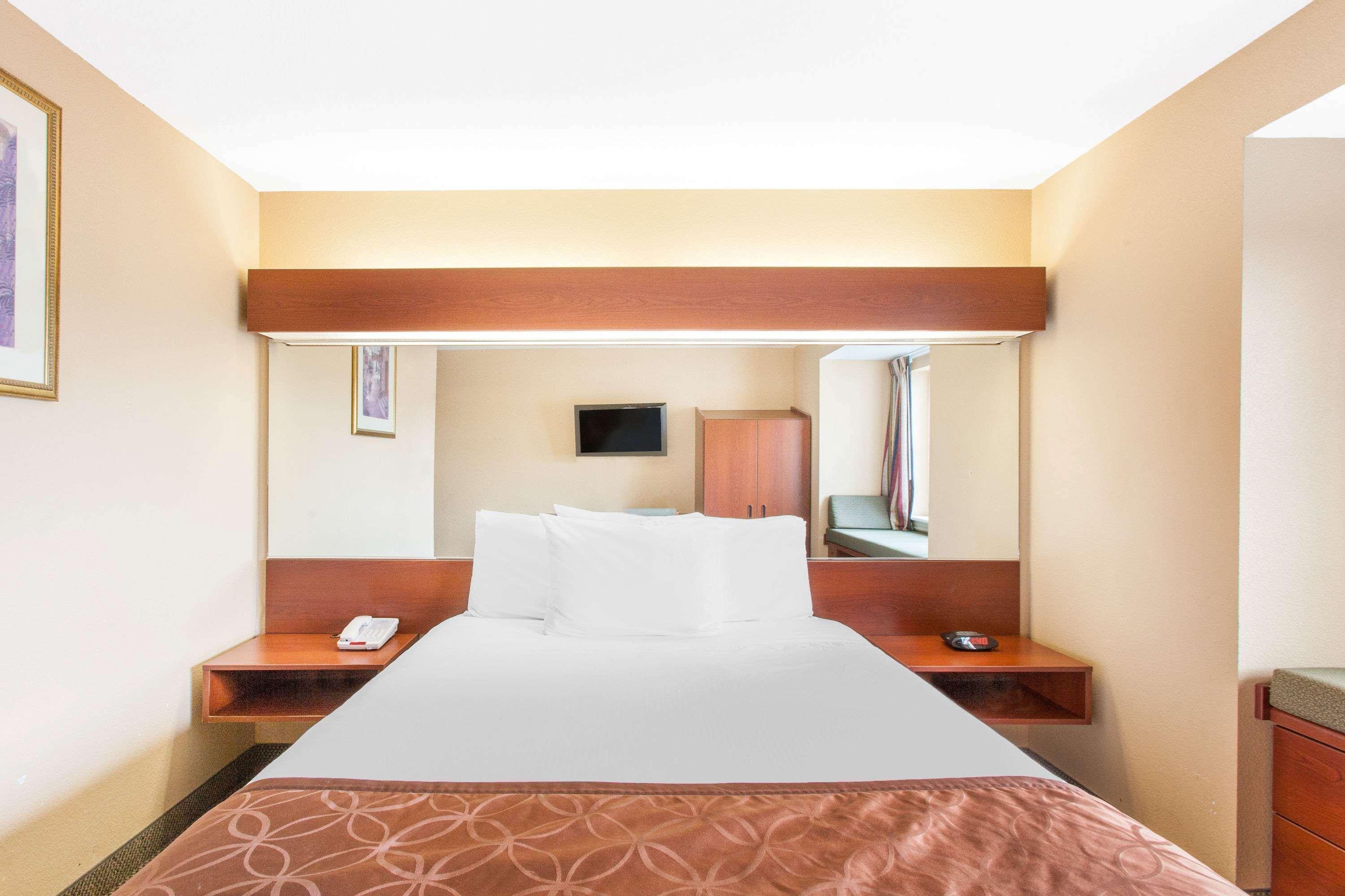 Microtel Inn By Wyndham רוג'רס מראה חיצוני תמונה