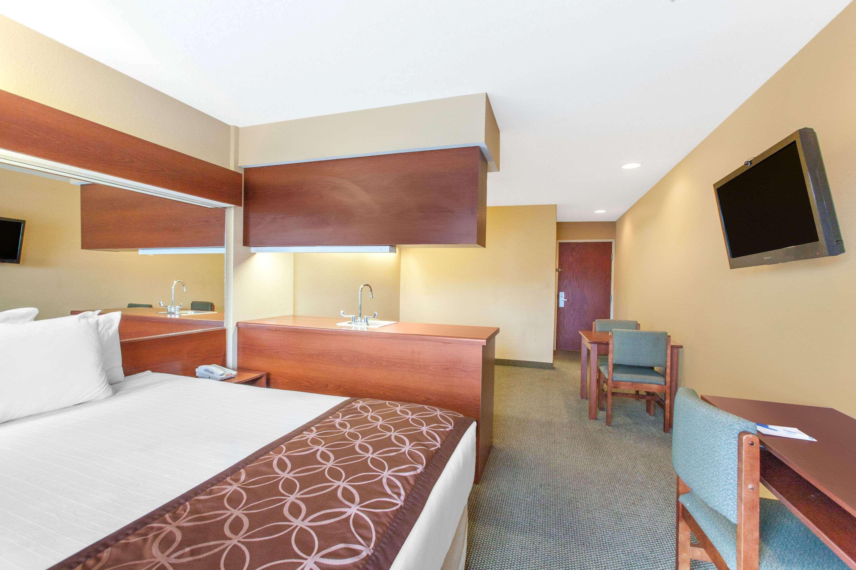 Microtel Inn By Wyndham רוג'רס מראה חיצוני תמונה