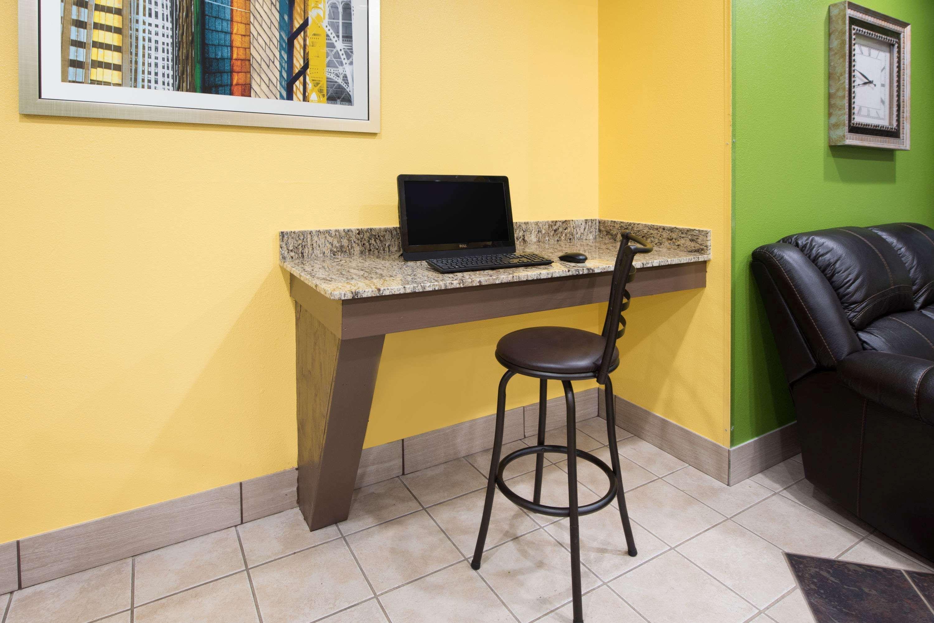 Microtel Inn By Wyndham רוג'רס מראה חיצוני תמונה